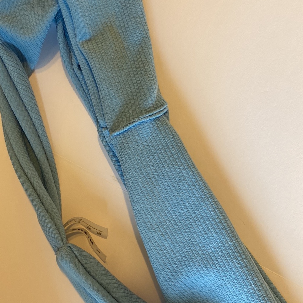 Blue bikini - Picture 3 of 4
